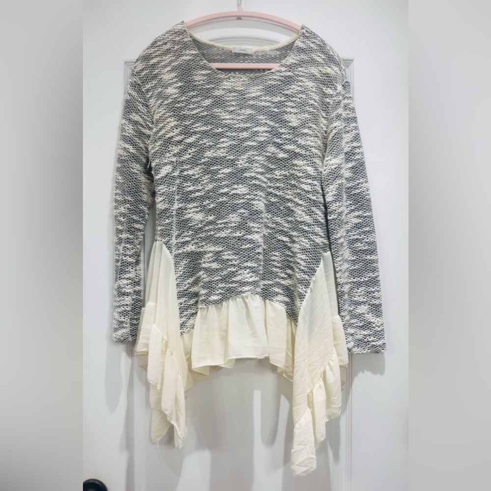 JODIFL Grayish Black and Cream Textured Lightweight Sweater Top GUC SZ SMALL